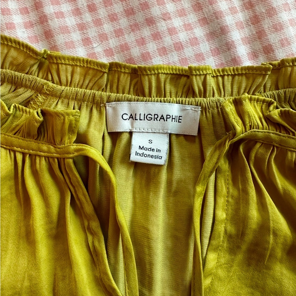 Green Blouse w Ruffles - Picture 5 of 5